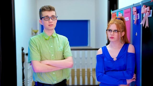 ХЛОЕ ОБЪЯВИЛИ БОЙКОТ ! В КАМПУСЕ НАСТОЯЩИЙ МОНСТР! смотреть онлайн