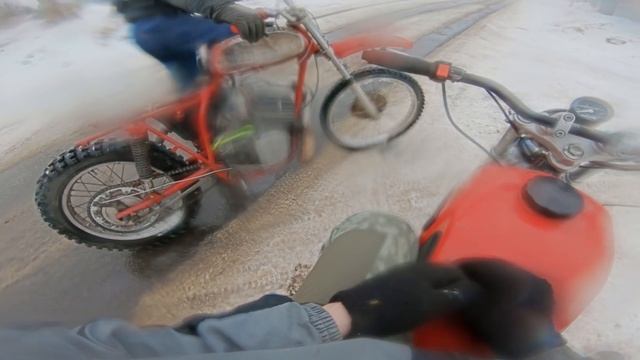 ИЖ ПЛАНЕТА ЧЕЗЕТ ПОКАТУШКИ И РЕМОНТ В ПОЛЕ СВОИМИ РУКАМИ смотреть онлайн