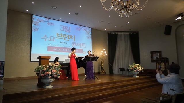 Boccherini [보케리니] - Minuet [미뉴에트] arr. for Flute, Violin & Piano смотреть онлайн