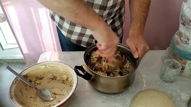 Пирог из сайры с рисом. Тесто на кефире ? смотреть онлайн