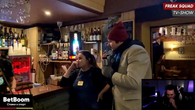 КиберСтепан и Гуакамоле ЗАДАЮТ НЕУДОБНЫЕ ВОПРОСЫ ПРОХОЖИМ | Нарезка стрима CYBERSTEPAN