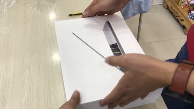 Đập Hộp MacBook Pro 2016 13in Apple Care 3 Năm Tại Mac24h Quá đã