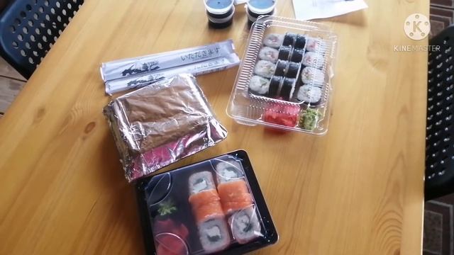 Варю кофе. Заказали роллы. Когтеточка готова. смотреть онлайн