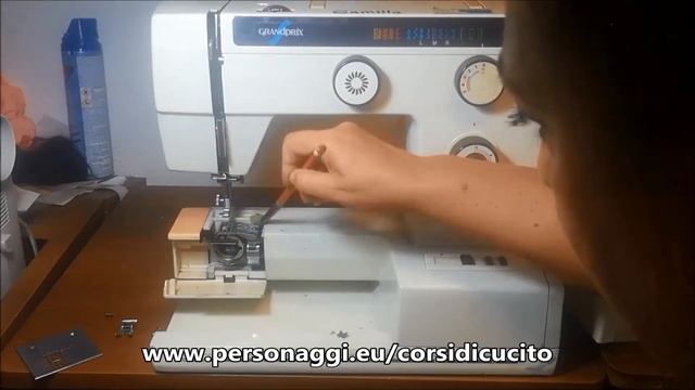 Tutorial: pulire la macchina per cucire смотреть онлайн
