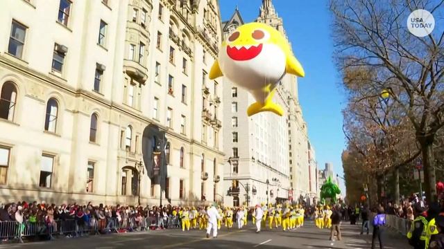 Watch: Annual Macy's Thanksgiving Day parade смотреть онлайн