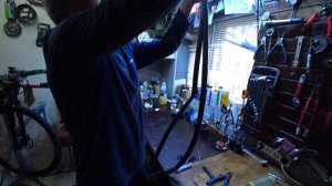 Как залить герметик в камеру велосипеда с неразборным ниппелем преста