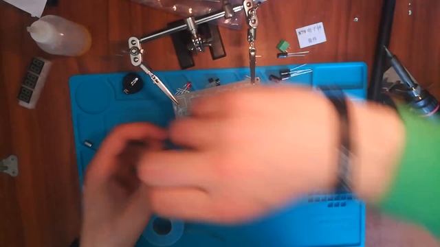 ✅Электронные часы с Aliexpress Своими руками. Распаковка, пайка. смотреть онлайн