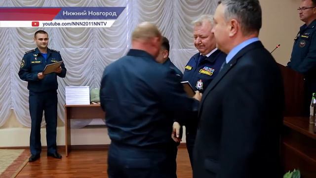 Пожарные и спасатели, отличившиеся при ликвидации лесных пожаров, были награждены смотреть онлайн