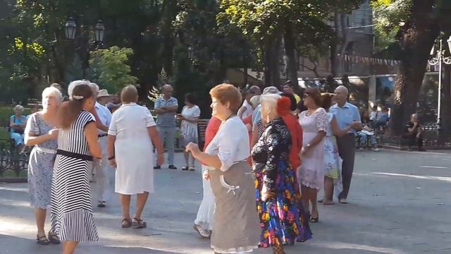 КАК ОТДЫХАЮТ ПЕНСИОНЕРЫ В ОДЕССЕ. СЕМЬ СОРОК. смотреть онлайн