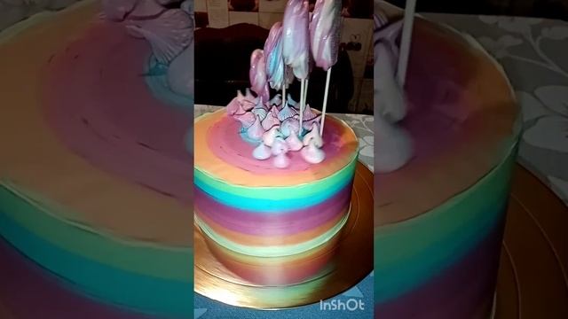 торт - радужный снаружи и радужный внутри
