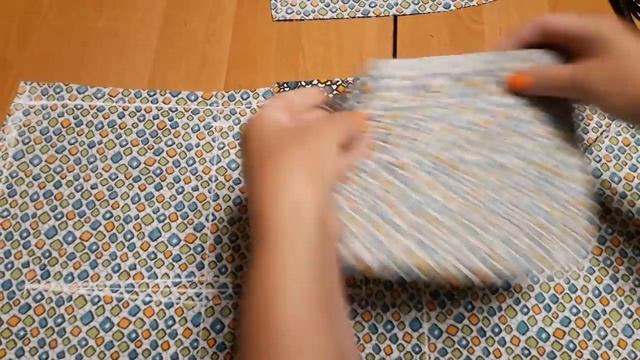 Платье летнее, повседневное. Кроим сразу на ткани.mp4 смотреть онлайн