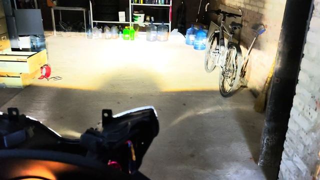 Линзованный свет на piaggio mp3. Беру заказы по модернизации оптики скутеров и мото смотреть онлайн