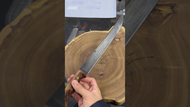 Нож скоторез из пилы ??. #нож #knife #ножи #ножиручнойработы #sword #пилаНож скоторез из пилы ?? смотреть онлайн