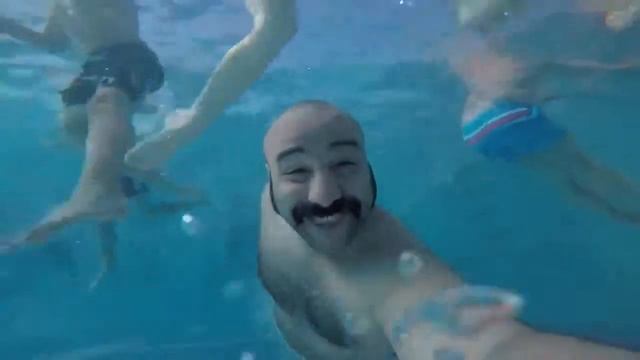 Хедшот во время селфи под водой смотреть онлайн
