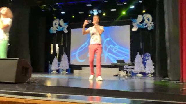 Отрывок завершающей песни «Счастливым быть». Гр.Садко. с. Завьялово Удмуртской республики. 20.12.21 смотреть онлайн