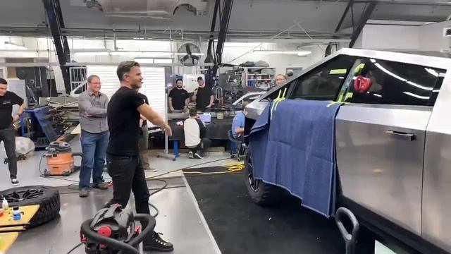 ИЛОН МАСК КРАШ-ТЕСТ TESLA CYBERTRUCK ILON MASK ПОЛНОЕ ВИДЕО СМОТРЕТЬ ПИКАП смотреть онлайн