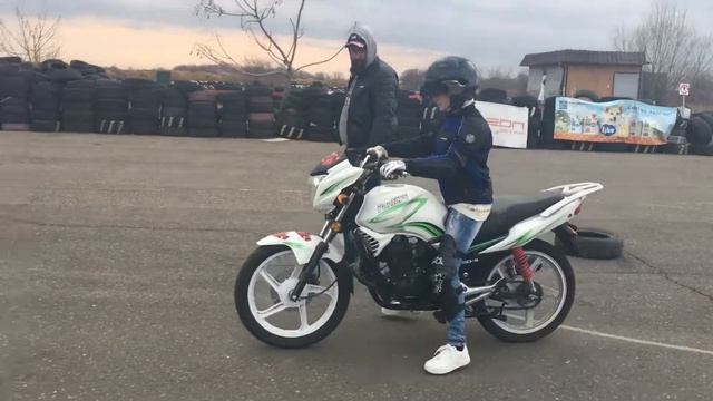 HelloMoto. День рождения в мотошколе, вспоминаем азы смотреть онлайн