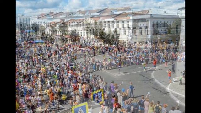 День города во Владимире. Хоровод и огромный пирог с вишней