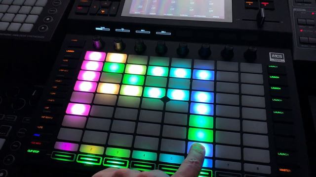 Akai Force and Access Virus Synth - One Handed Melodic Techno Progressive House Groovebox mix смотреть онлайн