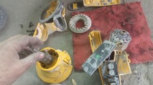 Разбор эл. машинки Schtaer SCH-150, люфтит потшибник.