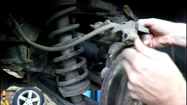 Замена задних тормозных колодок на Lexus IS 250  2007 года  Лексус Ис 250