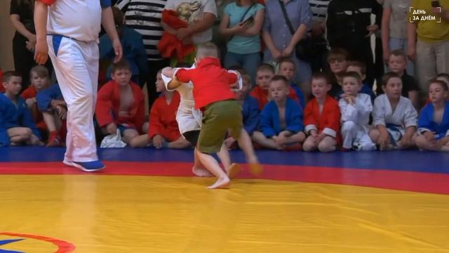 На базе спортивного комплекса прошёл турнир по самбо смотреть онлайн