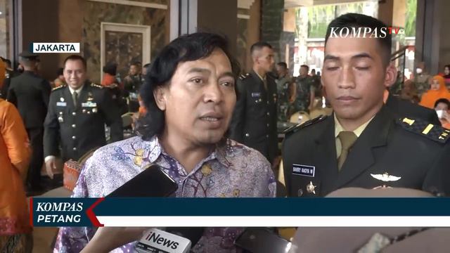 Keponakan Komeng, Letda Zeni Barry Radya Dilantik Jadi Perwira TNI AD смотреть онлайн