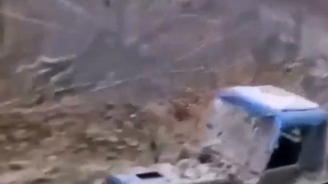 Почему у тракторов задние колеса большие, а передние – маленькие. смотреть онлайн