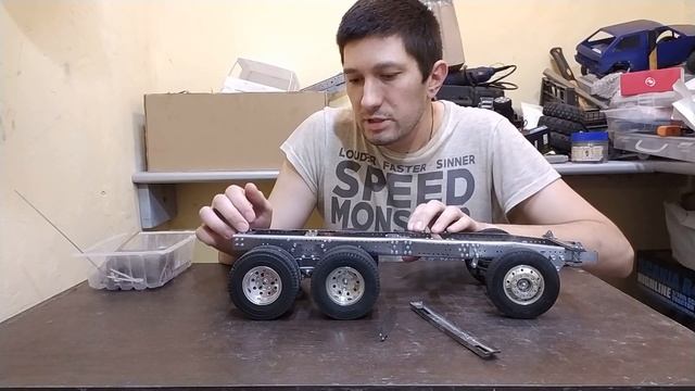 RC модель Камаз 54112 в масштабе 1/14. Часть 1 - сборка шасси. смотреть онлайн
