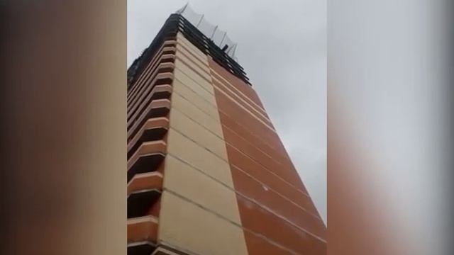 На Костычева осыпалась стена в новостройке смотреть онлайн