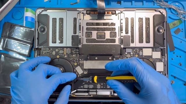 MacBook Pro (2016) 13" A1706 Battery Replacement смотреть онлайн