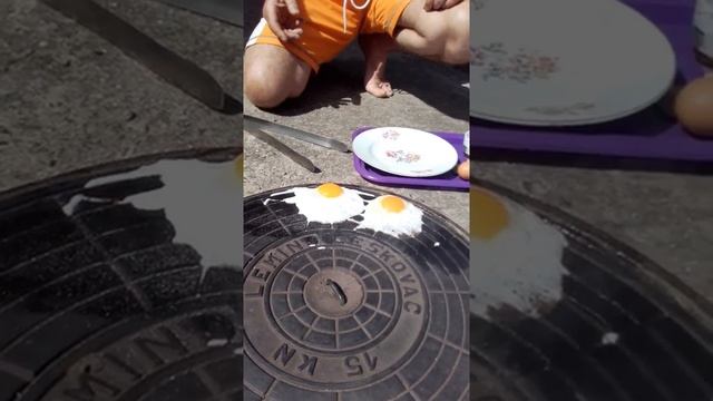 Коротко о погоде в Сербии приготовление яичницы на канализационном люке смотреть онлайн