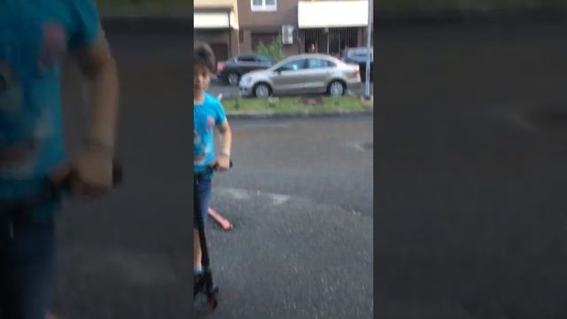 Трюки на скейте и на самокате смотреть онлайн