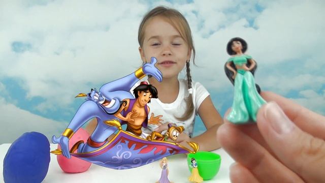 Принцессы Диснея Арина открывает яйца Плей До с принцессами Disney Princess