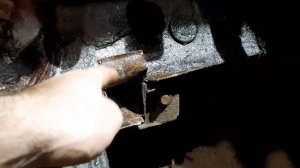 РЕМОНТ ДНИЩА ВАЗ 21213 "НИВА" СВОИМИ РУКАМИ/НАЧАЛО/ Вырезаем старое дно/Готовим новые лонжероны