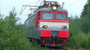 Гибрид ВЛ11-370 Б/431 А/251 А с грузовым поездом и приветливой бригадой
