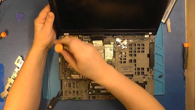 Разборка ноутбука LENOVO T400 смотреть онлайн