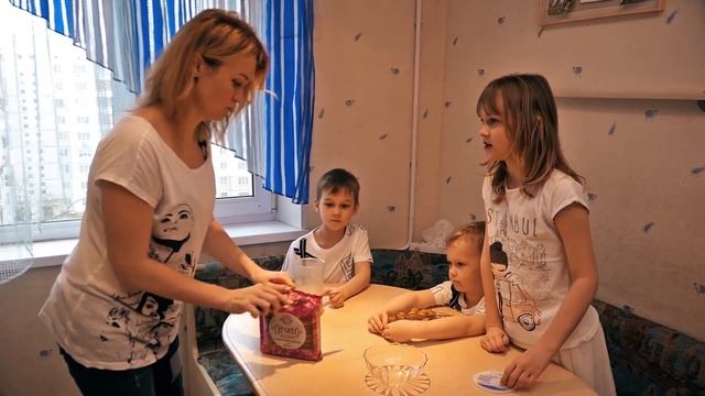 Готовим с детьми десерт МАСКАРПОНЕ! / Vlog KATRO смотреть онлайн