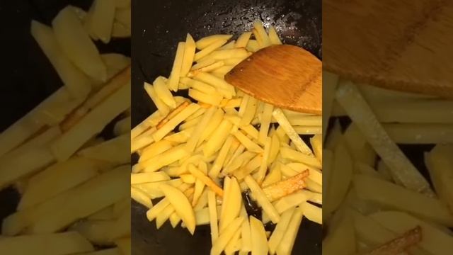 Говядина с картофелем фри.Beef with french fries. смотреть онлайн