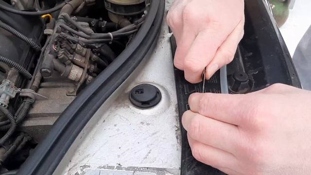 УСТРАНЯЕМ ДРЕБЕЗЖАНИЕ КАПОТА В РЕНО - БЫСТРО И ПРОСТО!!! смотреть онлайн