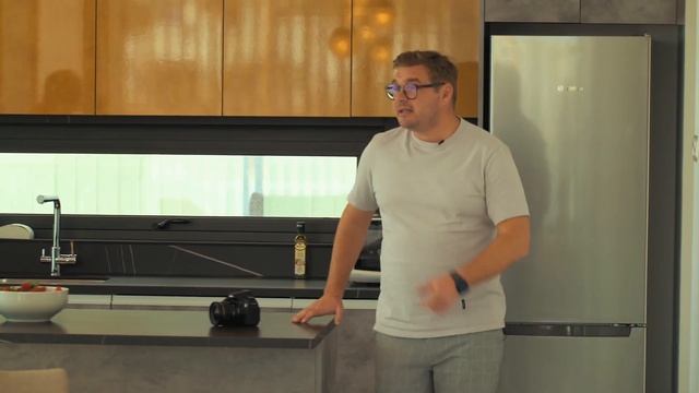 ЖИЗНЬ В АЙЯ НАПЕ! Красивая ВИЛЛА на берегу моря. смотреть онлайн