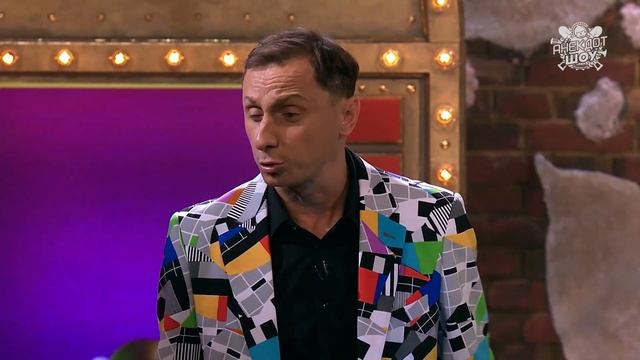 Анекдот от Вадима Галыгина - про татуировку на спине у девушки смотреть онлайн