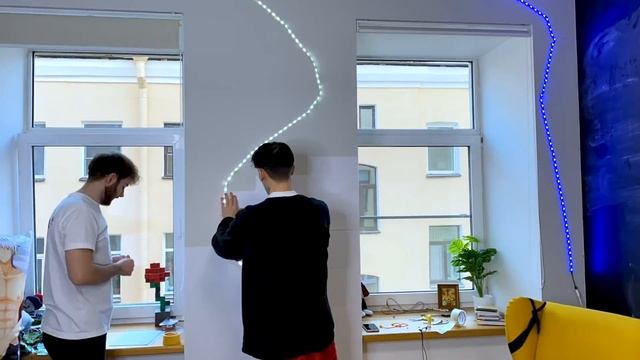 сделал СВЕТЯЩЕЕСЯ ОбЛаКа? на стене *в съемной квартире смотреть онлайн