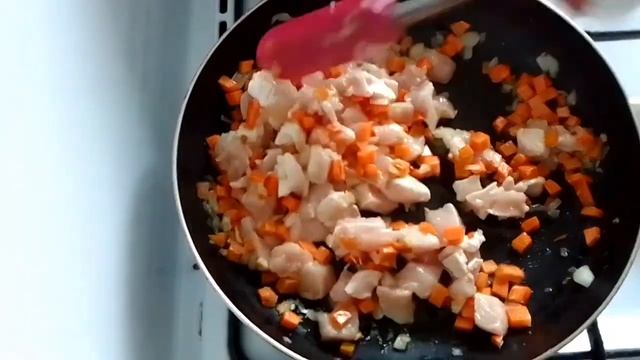 Подливка из куриной грудки в сливочно -чесночном соусе к макаронам смотреть онлайн