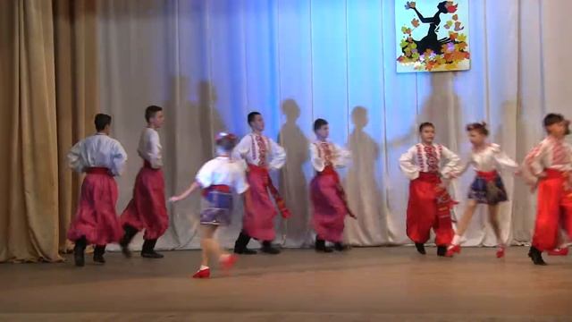 Украинский танец "Мозаика"ансамбль Школьные годы Первомайский ДК смотреть онлайн
