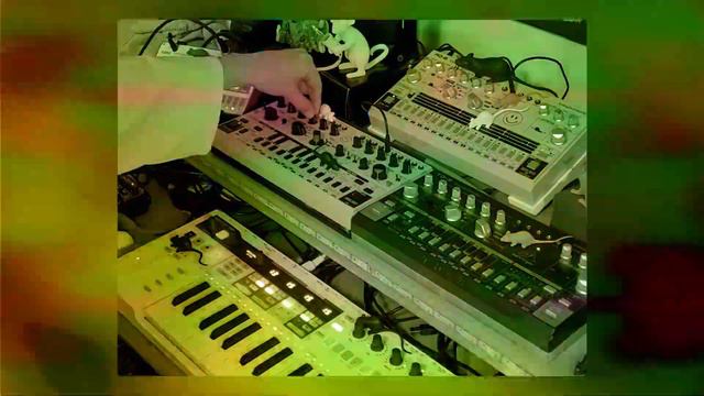 Acid Test #4 Using the Behringer TD-3 MO and TD-3 together смотреть онлайн