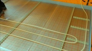 КАК СДЕЛАТЬ ТЕПЛЫЙ ПОЛ? Раскладка трубы из сшитого полиэтилена, крепежи и приспособления