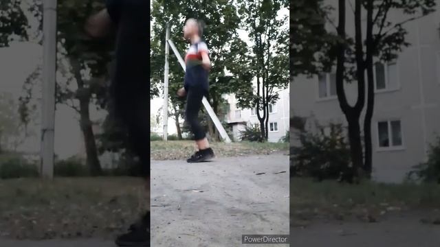 Возобновняю тройные на скакалке ? Сегодня прыгнула целых 8...)) смотреть онлайн