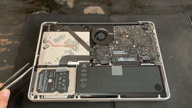 MacBook Pro 2012г Замена HDD на SSD Оживление СТАРИКА))) смотреть онлайн