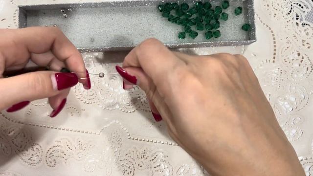 Браслет из проволоки с хрустальными бусинками #крутовка #бусины#браслет смотреть онлайн
